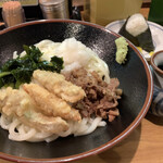 ウエストうどん - 肉ごぼうぶっかけ冷(大) おにぎり1個