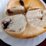 BAGEL TREE - ベリーベリーチーズケーキ。ベリーとクリームチーズとで甘い系(≧∀≦)