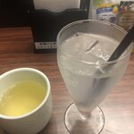 にっこりマッコリ - アイスコーン茶となしジュース