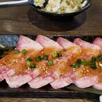 Yakiniku Horumon Tokuchan Shinjuku Ten - 上カルビ