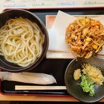 Kaitaku Udon - 季節のかき揚げうどん(550円)です。