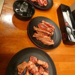 Shichirin Yakiniku Anan Nakayama Ten - 上から、安安カルビ、和牛カルビ、中落ちカルビ