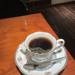 Katsuki Coffee Ten Yamato Honten - おう！先に苦味！！ひさしぶりに苦手系コーヒー。がっくし。
                        冷めると酸味！