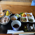 Kominka Cafe Soba Dokoro Midori - ご飯と小鉢。