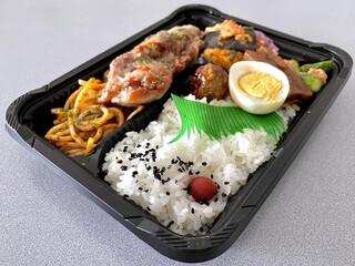 Mihara Bento - ＊日替り弁当（小）（¥350）
                        （鶏モモ肉バーベキューソースオーブン焼定食）