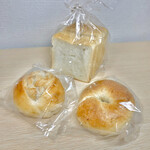 Bakery LDK Asama - ＬＤＫ食パン・半斤(¥200) リュスティック・プチ(¥120) グラノーラベーグル(¥150)