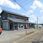 Kameya Yonozu Ten - 県道２５０号線に面しています