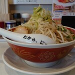 Gifu Tonta - 横から撮影　
                      うず高くモヤシが盛られてる。モヤシ食べるのが大変だった