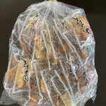 Kawami Senbei Honpo - 家庭用お得詰め合わせ"(ﾉ*>∀<)ﾉ缶や箱に入った贈答用もあります。