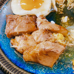 Yoshoku Miyabi - 目玉焼きの下にはチャーシューがたっぷり