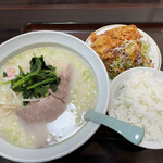 中華菜房 路 - 本店セット（豚骨ラーメン、若鶏の唐揚げ、ライス）660円