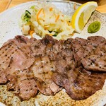 Yurakucho Umaya no Gakuya - 牛たん麦とろろ定食