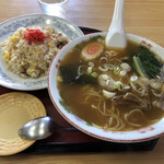 Iseya - ラーメンミニ炒飯