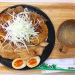 Jonetsu Kei Nikudon Ichiniku Nyukon - 一肉家丼＋スープ付き