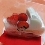 Italian Tomato Cafe Junior Odakyu Hadano Eki Ten - 『イチゴのショートケーキ』 ピース　678円・ホール6780円