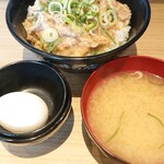 Densetsu no Sutadon Ya Koiwa Ten - すた丼屋　とんこつ背脂すた丼