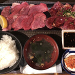 Yakiniku Sakaba Nikumaru Heiwadori Ten - 牛タン&カルビ