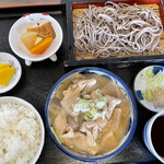 表参道 - 料理写真:モツ煮定食（もりそば付き）550円
（グルメパスポートの利用です）