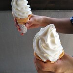 Kobayashi Bokujou Okashina Soft serve ice cream Koubou - ヨーグルトとぎゅうにゅう(どっちがどっち苦笑)