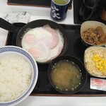 Yoshinoya Sanjurokugosen Tomakomai Ten - Wハムエッグ牛小鉢定食