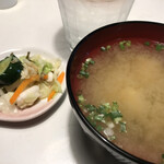 Kissa MG - かつ丼の味噌汁と漬物