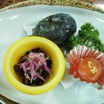 Umeya Ryokan - 夕食の食用菊「もってのほか」やあけび（１２年１１月）