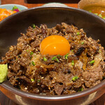 Niku Oroshi Kojima - 国産牛切り落とし丼 1種 1480円。