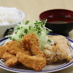 竹野食堂 - 当店人気No.1！チキトリ定食です。チキンカツと鶏のから揚げのMIX…略して「チキトリ」です。