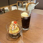 Cafe Prosper Terasse Noyabashi Ten - 座席はシンプル