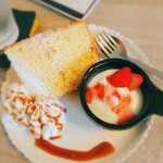 CafeBar May - オレンジシフォンケーキを上から。
                      ボリュームは上手く伝わないですね笑