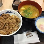 松屋 - 注文した牛めしセット。