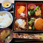 和楽亭おうざん - 日替り弁当　890円