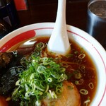 Shoryu Hamamatsu Ten - ラーメン(右上にクラッシュアイス入りステンレスコップ)