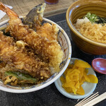 Ten-don to Mendokoro Kiraku - 丼ツユと天かすを追加でかけました