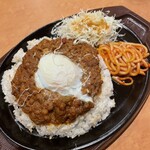 Gusto Chichibu Ekimae Ten - 10種の刻み野菜鉄板焼きキーマカレー