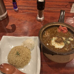 Hashimoto Ya - チキンカレー2辛＋スパイス増しご飯小盛り
                        1000円＋無料