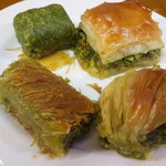 ottoman Nishi Kawaguchi Ten - Baklava（バクラワ）トルコのナッツ入り薄いパイ生地にシロップをかけたデザート