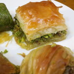 ottoman Nishi Kawaguchi Ten - Baklava（バクラワ）トルコのナッツ入り薄いパイ生地にシロップをかけたデザート ※メニュー外，組合わせ