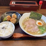 Isson - ラーメン定食の麺大盛り