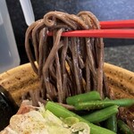 炭焼きと肉そば 火鳥 - そばのアップ