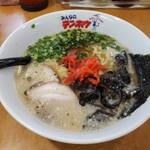 Tenhou Okayama Hashi Ten - 焦がしまー油の博多豚骨ラーメン（単品¥750、餃子とセットは¥1000）