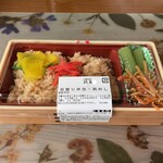 Michi no Eki Onigiriya Kappougi - 日替り弁当・鶏めし