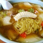 てら屋 - 麺はこんな感じです。  イカが大きいです(^^)