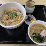 Nishi no Ya Yunogo Ten - 地鶏親子丼 860円