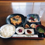 Shokujidokoro Tatsumi - 日替り　まぐろかつ煮とミニ刺身定食　2021/11/11