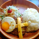 Bikkuri Donkey Nisshin Takenoyama Ten - 〖チーズバーグディッシュ〗【150ｇ】855円
                        ✿【トッピング】・〖エッグ〗（110円）
                        ✿【ライス大盛り】（100円）
                        
                        
                        コクがあるチーズに和風ベースのオリジナルソースが合います♬
                        