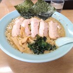 Ramen Shop Ashikaga Ten - ミソチャーシュー+中盛。ワカメが嬉しい。