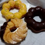 mister Donut Ion Fuso Shop - ポン・デ・リース プリンフレーバー (162円税込)、ポン・デ・リース チョコ(162円税込)、エンゼルフレンチ(151円税込)