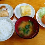 Kashiwaya Shokudo - コロッケ、だし巻き、赤魚？、ご飯中、味噌汁。全部で700円でした。