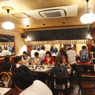 店内の雰囲気を楽しみながらお食事ができます。